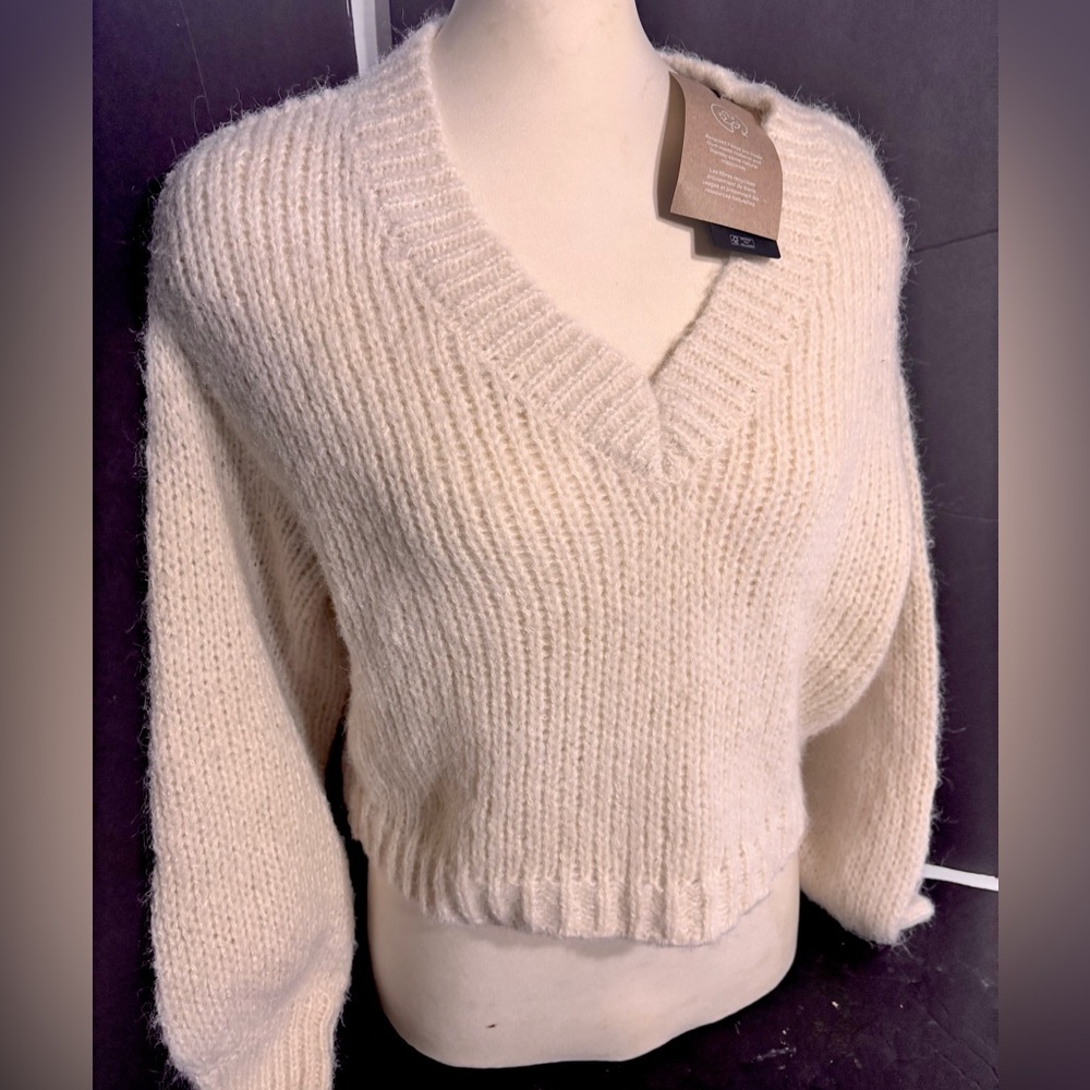 NWT Cozy Cream Sweater Vero Moda soft light size cropped size Medium layering - Picture 2 of 6